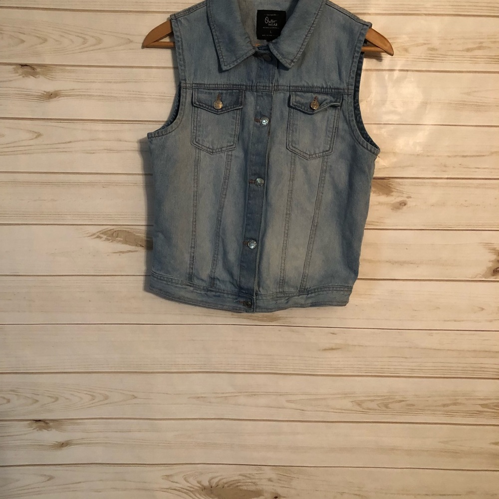 Women’s Outer Wear Denim Vest Size L